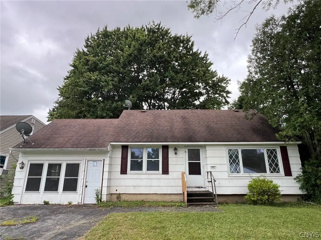 102 S Manor Drive, East Syracuse, NY 13057 - #1