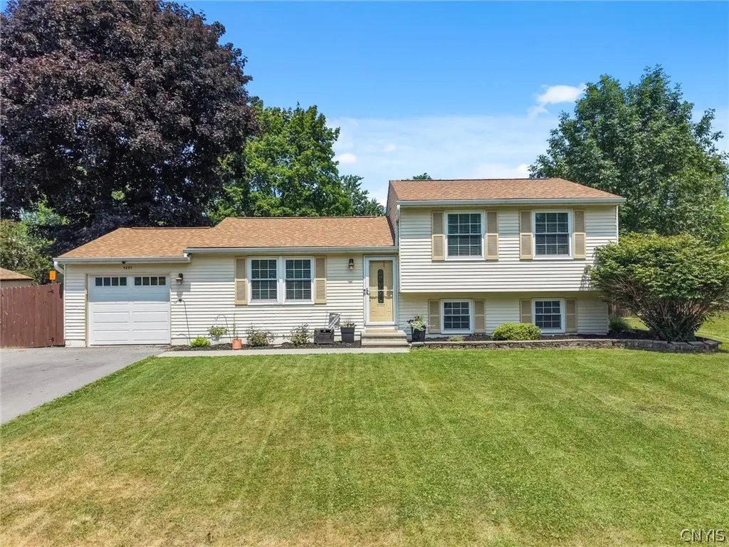 4207 Stepping Stone Lane, Liverpool, NY 13090 - #1