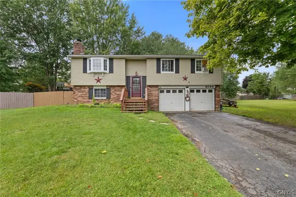 8056 Beacon Hill Circle, Liverpool, NY 13090