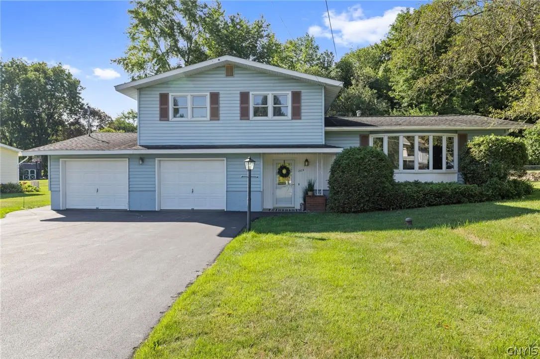 203 Oakridge Drive, Camillus, NY 13031 - #1
