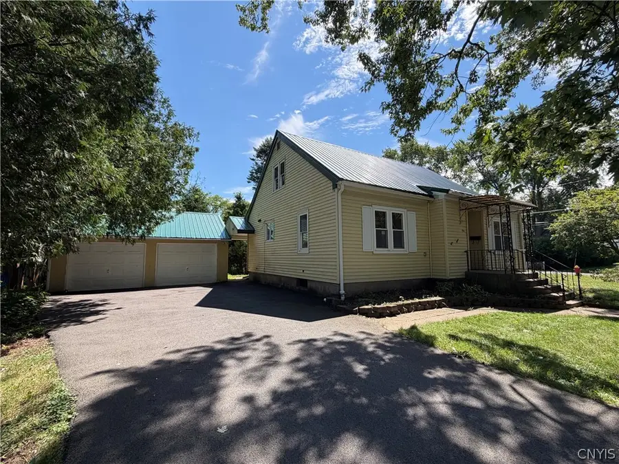 411 S Willow St, Oneida, NY 13421 - #2