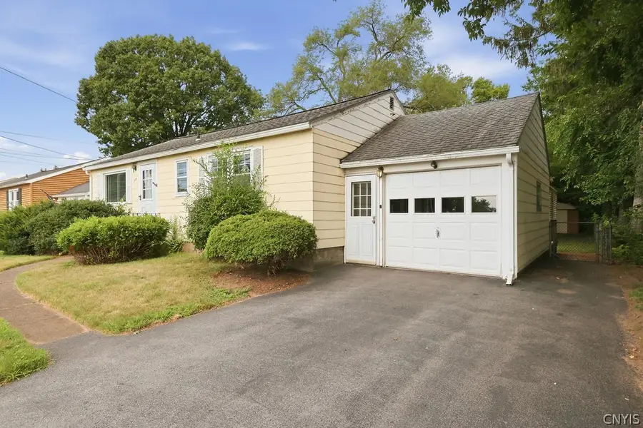 108 Gray Avenue, Liverpool, NY 13088 - #2