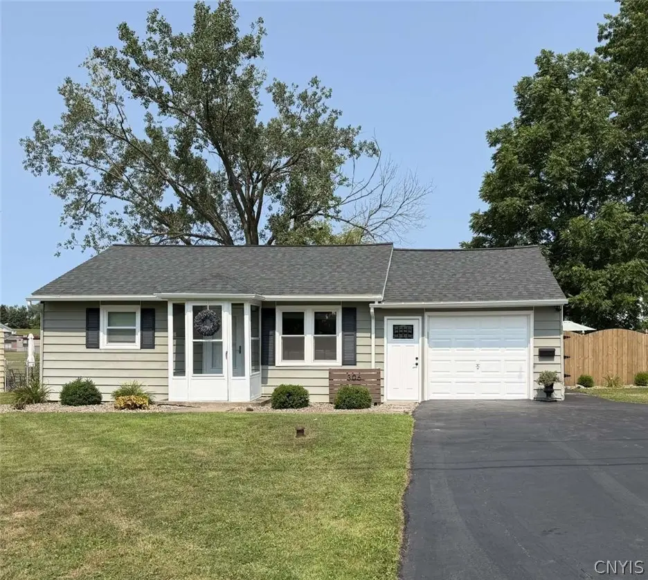 306 Gale Avenue, Liverpool, NY 13088 - #1