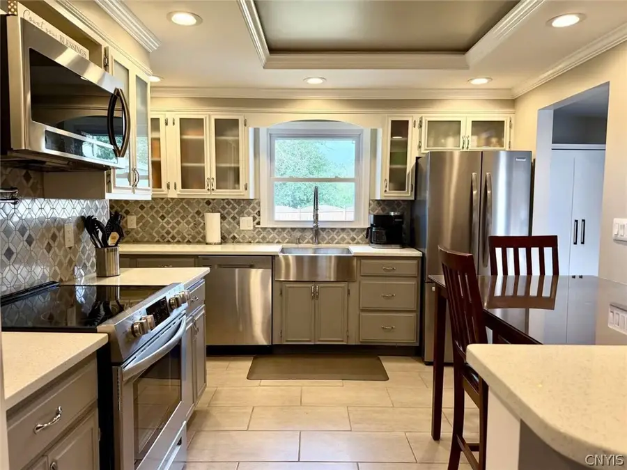 306 Gale Avenue, Liverpool, NY 13088 - #2