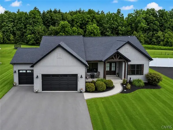 4534 Hollyshire, Clay, NY 13041