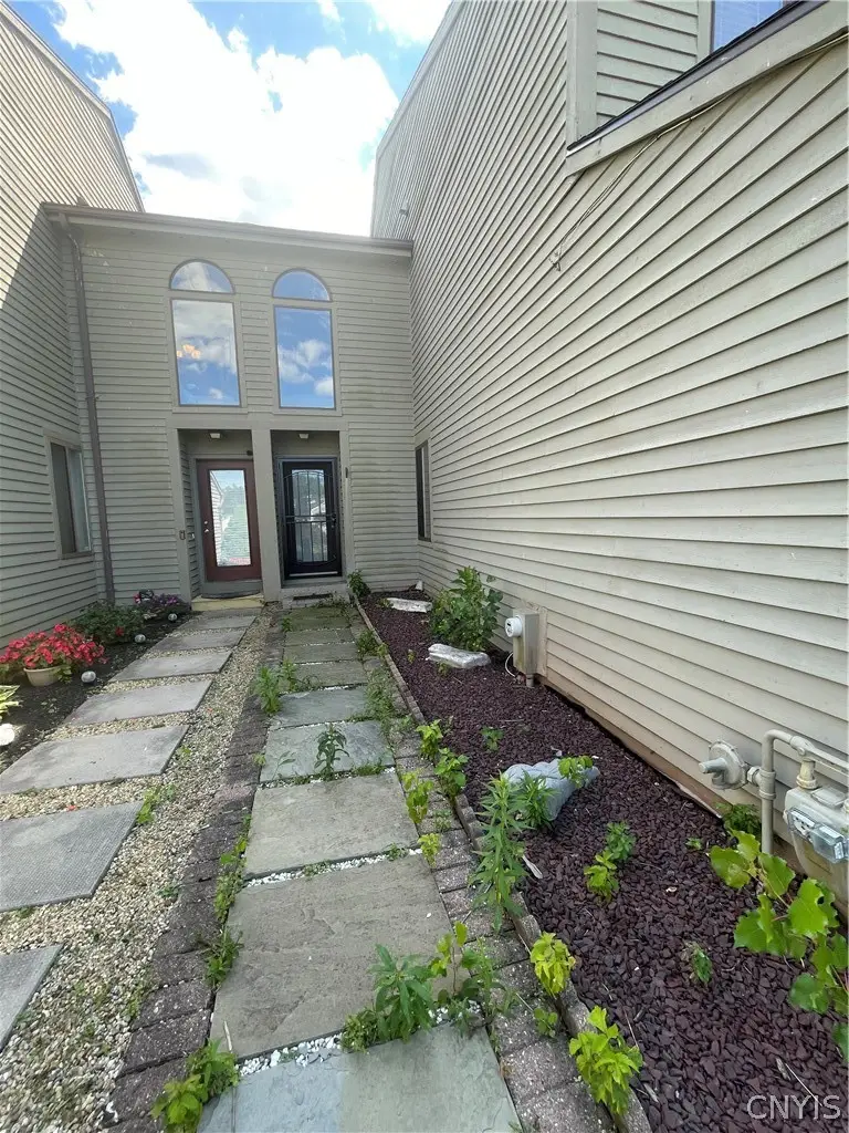 8206 Honeysuckle Drive, Liverpool, NY 13090 - #3