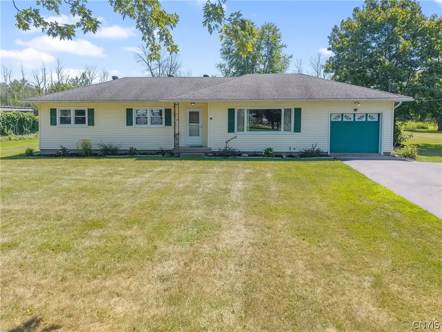 24 Castle Drive, Minetto, NY 13126 - #2