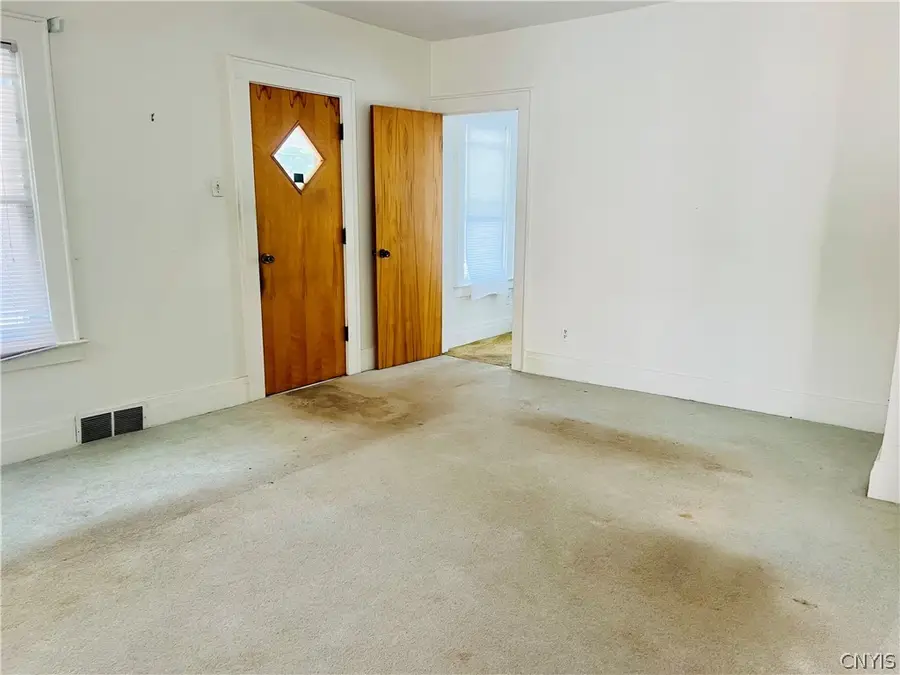 1233 N Glencove Road, Syracuse, NY 13206 - #3