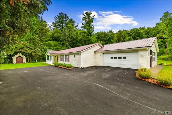121 Country Rd, Utica, NY 13502