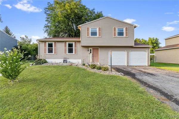 8149 Scotia Lane, Liverpool, NY 13090