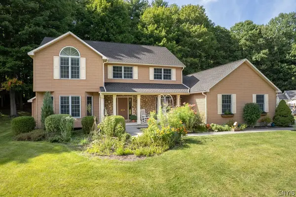 412 Hourglass Lane, Baldwinsville, NY 13027