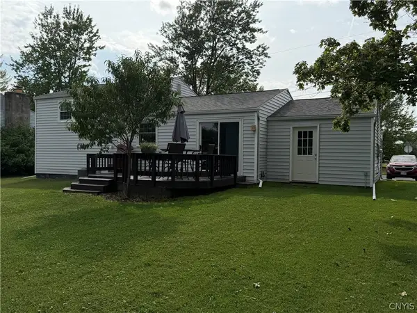 7437 Farmstead Road, Liverpool, NY 13088