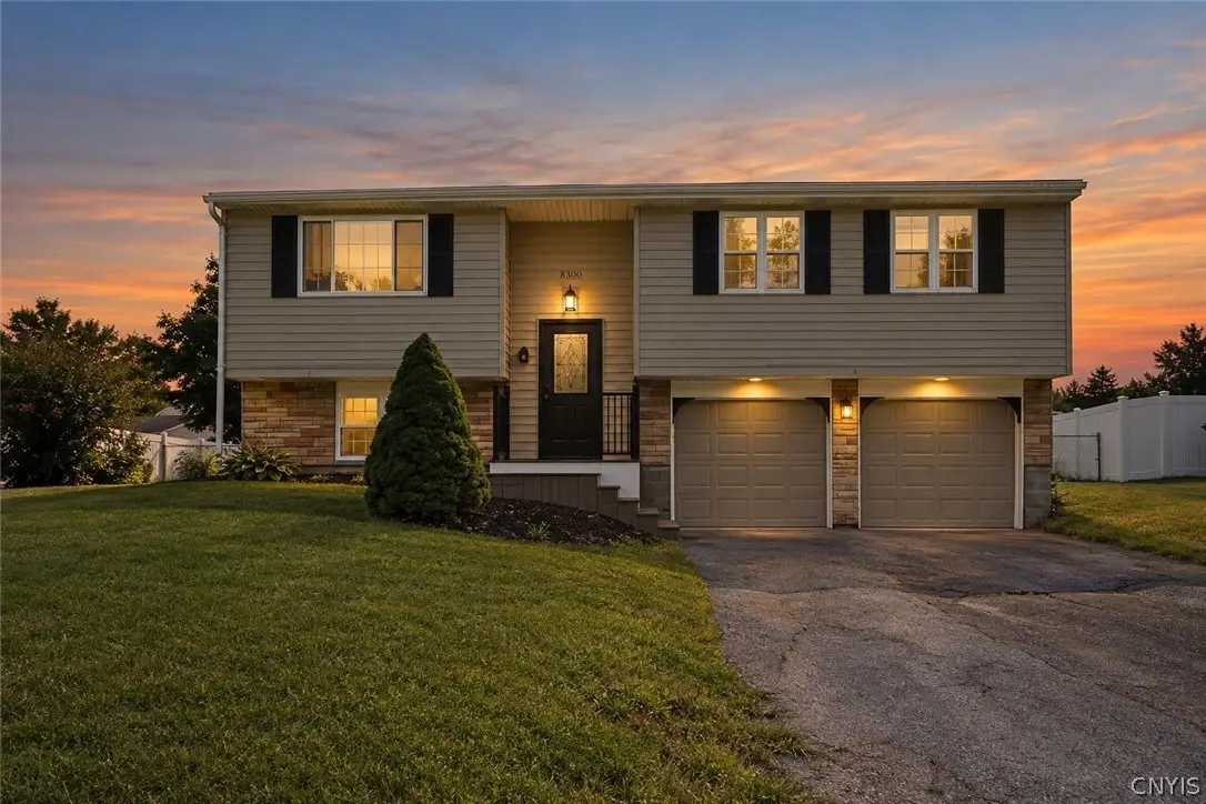 8300 Redwing Drive, Liverpool, NY 13090 - #1