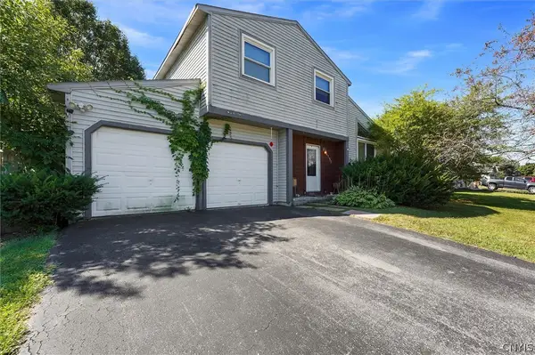 8152 Scotia Lane, Liverpool, NY 13090