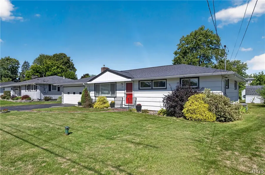 203 Hibiscus Dr, North Syracuse, NY 13212 - #3