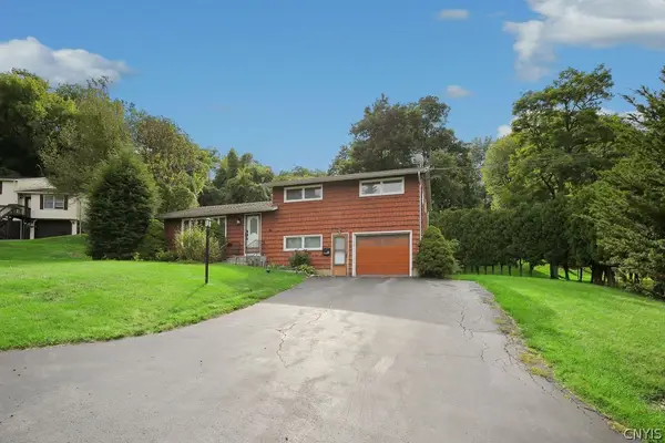 100 Oakridge Circle, Syracuse, NY 13209