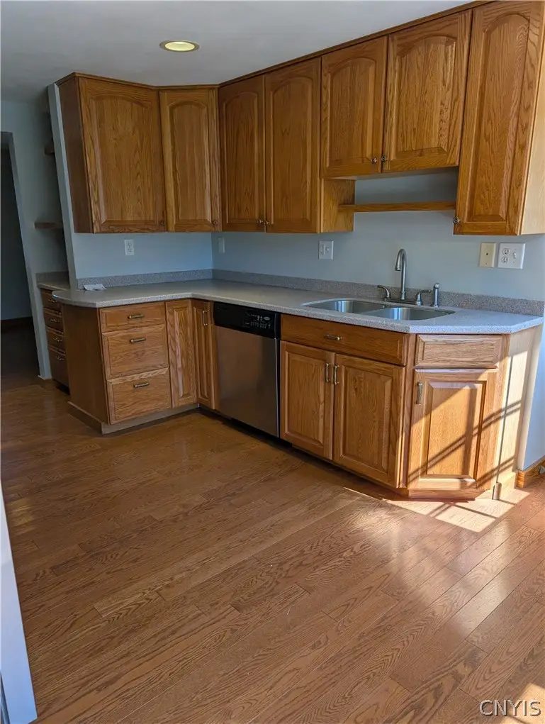 5884 Gillette Rd, Cicero, NY 13039 - #2