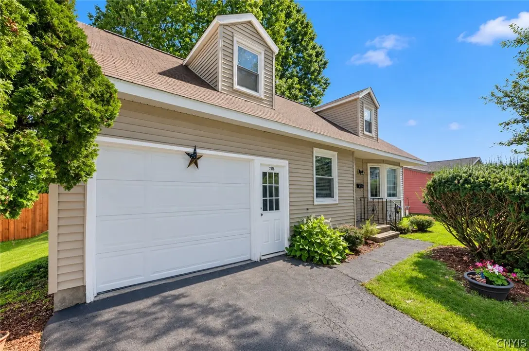 7306 Greenbriar Road, Syracuse, NY 13212 - #1