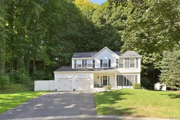 2 Chaucer Circle, Baldwinsville, NY 13027