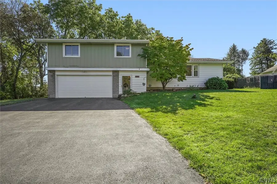 133 Oak Hollow Road, Syracuse, NY 13214 - #2