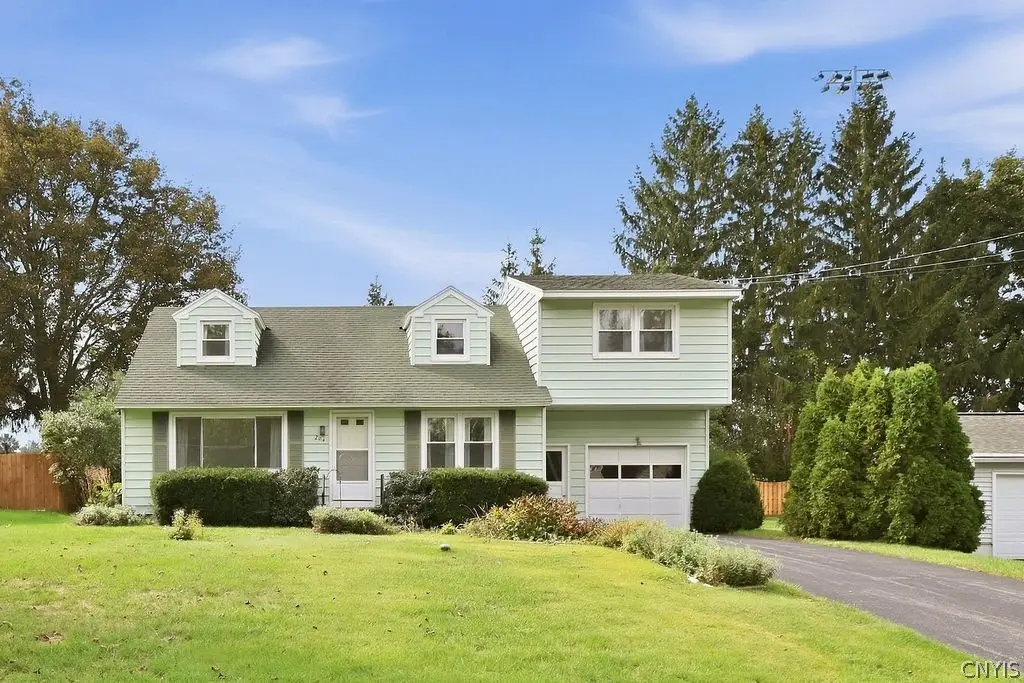 204 Clark Lane, Camillus, NY 13031 - #1