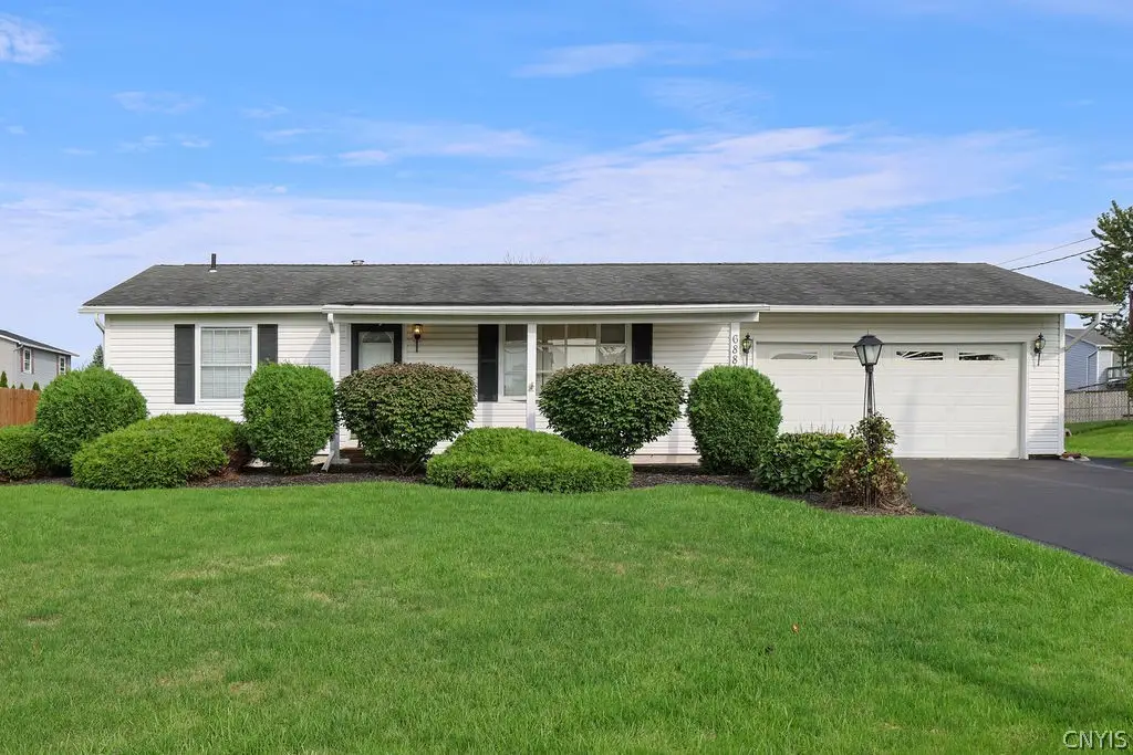 6888 Hearthstone Lane, Liverpool, NY 13088 - #1
