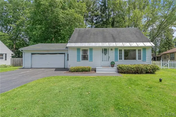 102 Juanita Drive, Liverpool, NY 13090
