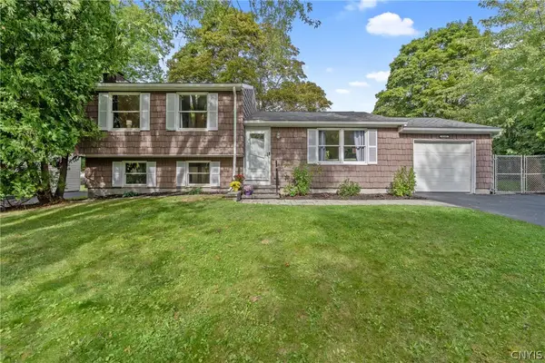 4245 Hunting Creek Dr, Clay, NY 13041