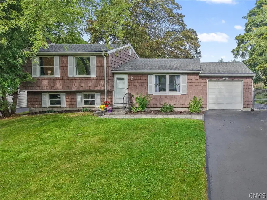 4245 Hunting Creek Dr, Clay, NY 13041 - #2