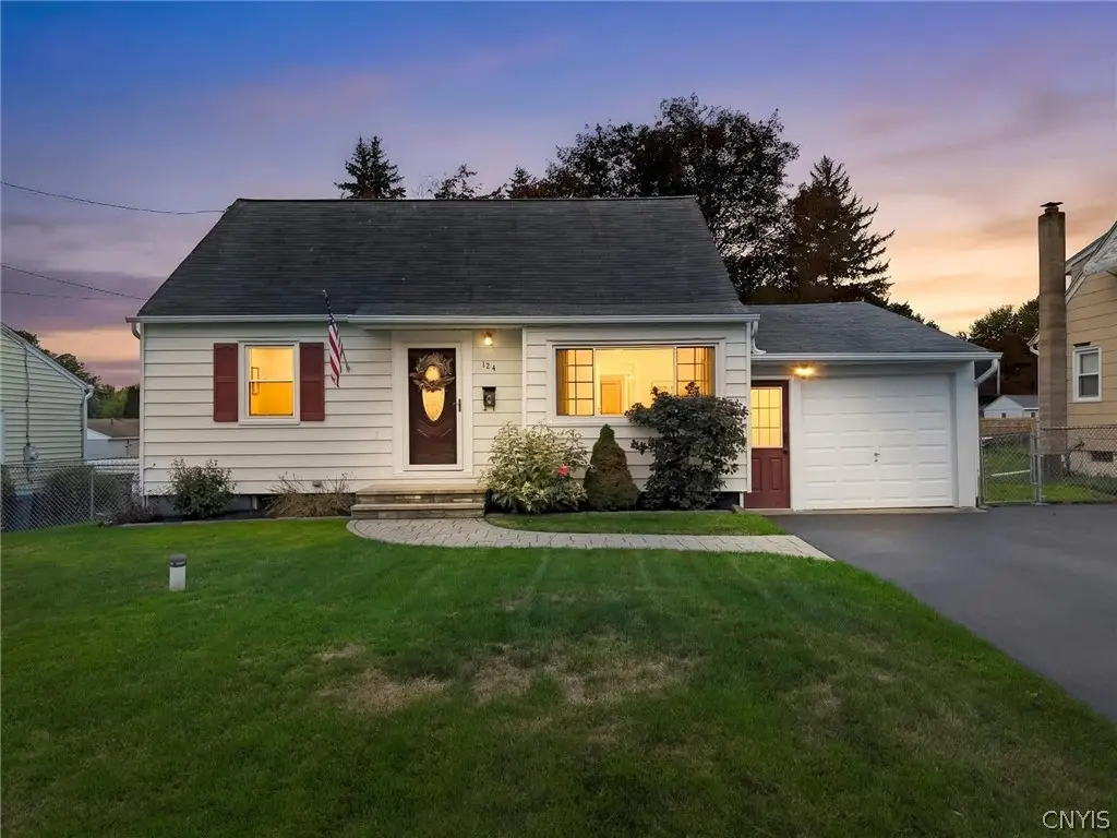 124 Drexler Avenue S, Liverpool, NY 13088 - #1