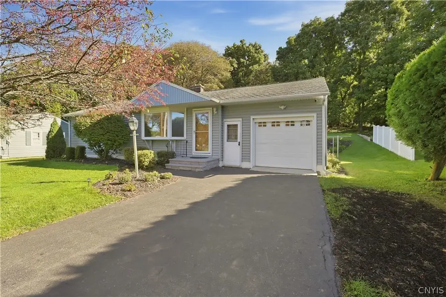 106 Mansfield Drive, Camillus, NY 13031 - #2