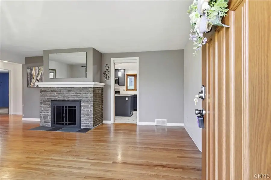 106 Mansfield Drive, Camillus, NY 13031 - #3
