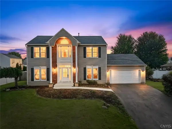 8252 Dampier Circle, Liverpool, NY 13090