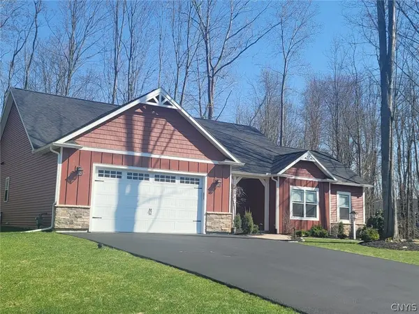 4c Mistral Circle, Liverpool, NY 13090