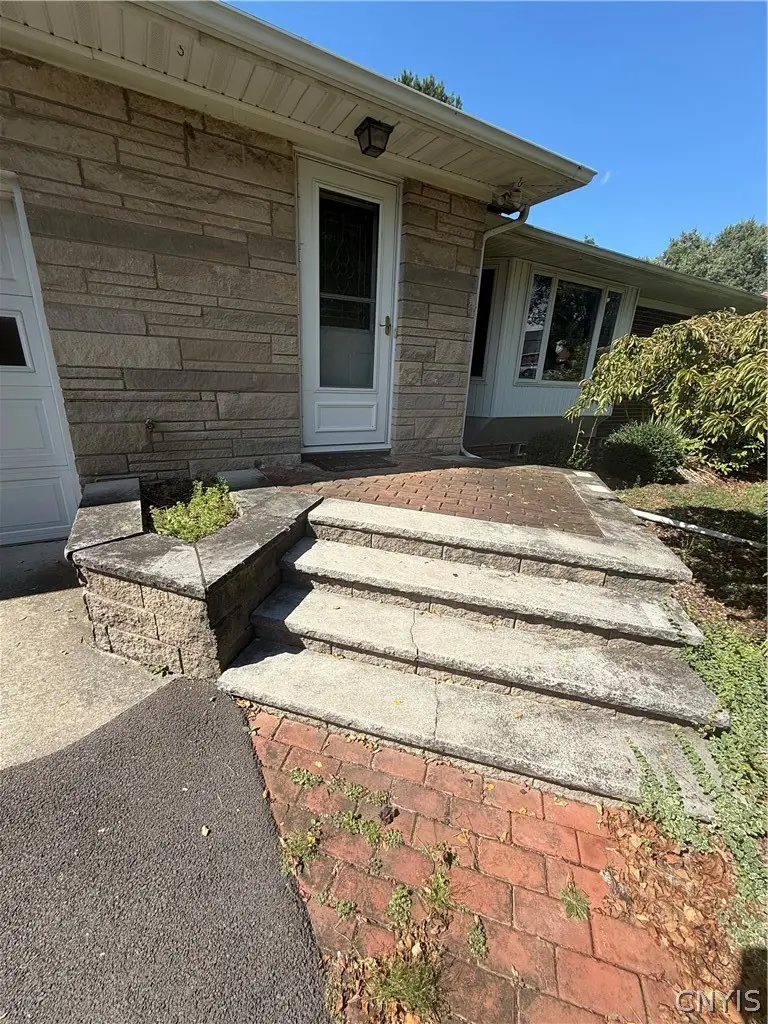 147 Century Dr, Syracuse, NY 13209 - #3