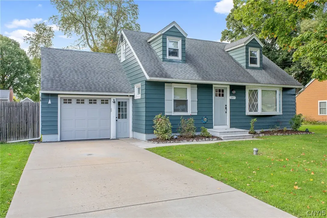 207 Juanita Drive, Liverpool, NY 13090 - #1