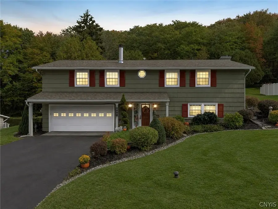 405 Oakridge Drive, Camillus, NY 13031 - #2