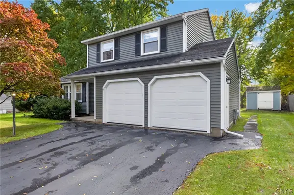 8221 Coconut Tree Drive, Liverpool, NY 13090