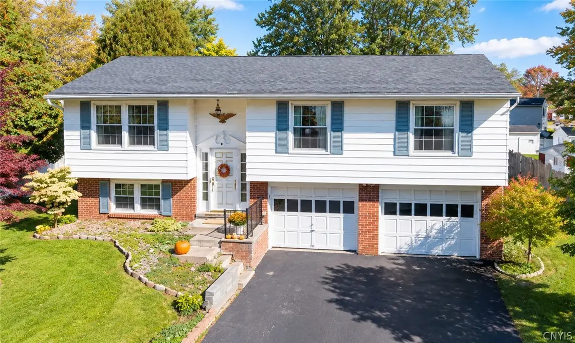 102 Wembridge Dr, East Syracuse, NY 13057 - #1