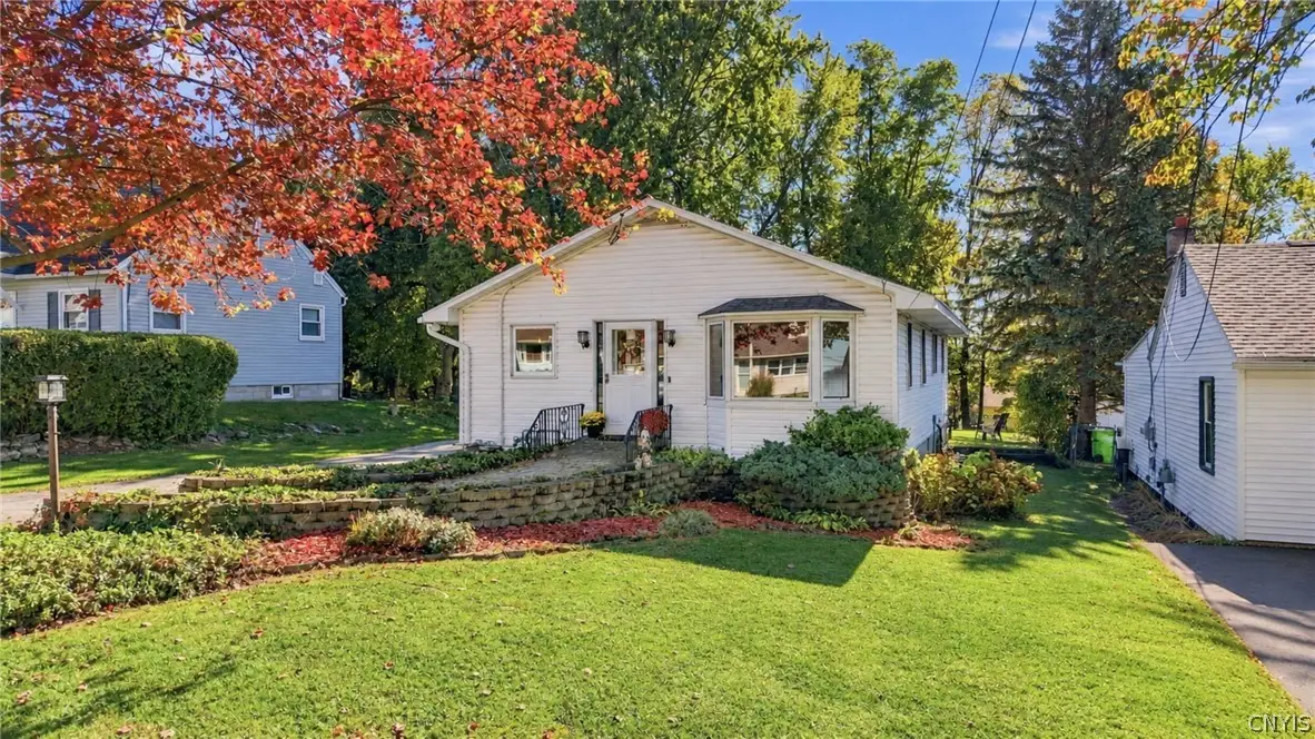 129 Kendall Drive W, East Syracuse, NY 13057 - #1