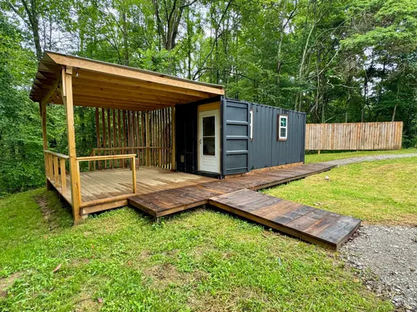 10885 Oak Grove Road, Cumberland, OH 43732