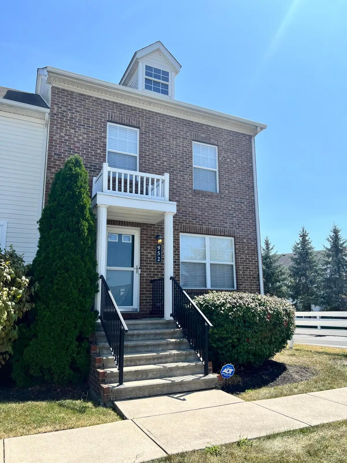 952 Hartford Village Boulevard, Columbus, OH 43228 - Image #1