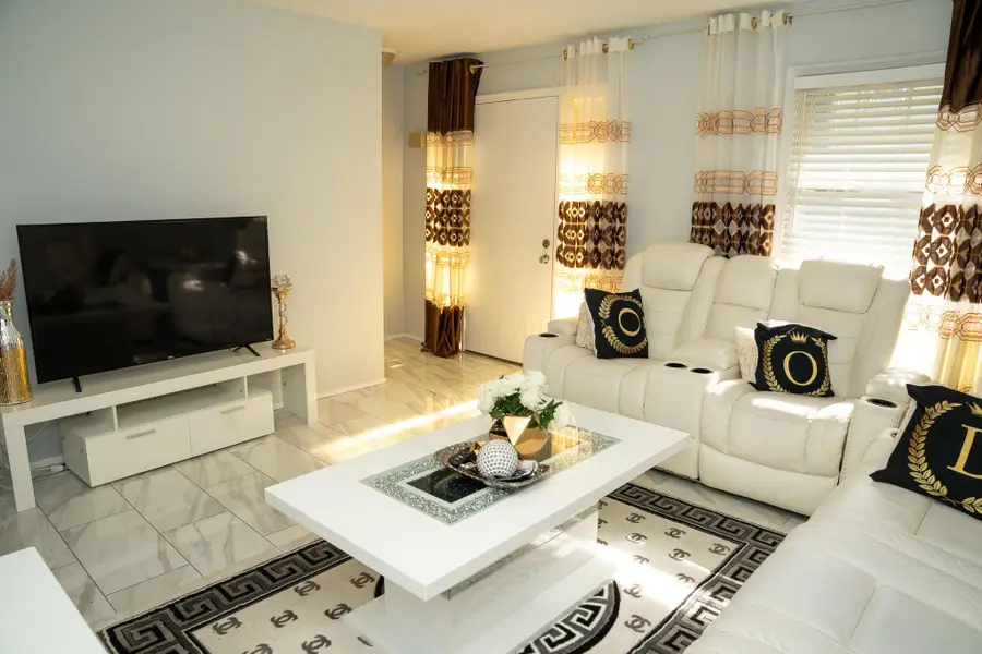 494 Pamlico Street, Columbus, OH 43228 - Image #3