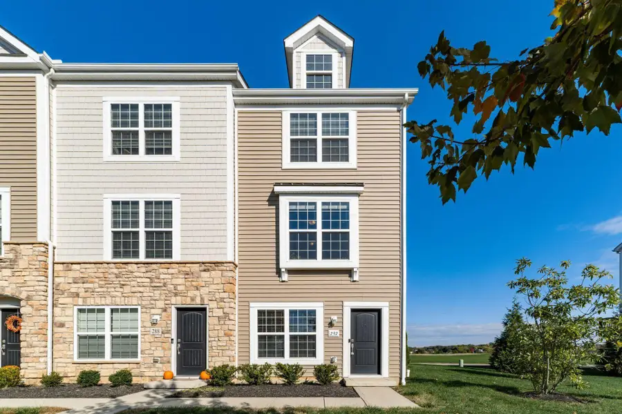 292 Autumn Ridge Circle, Pickerington, OH 43147 - Image #2