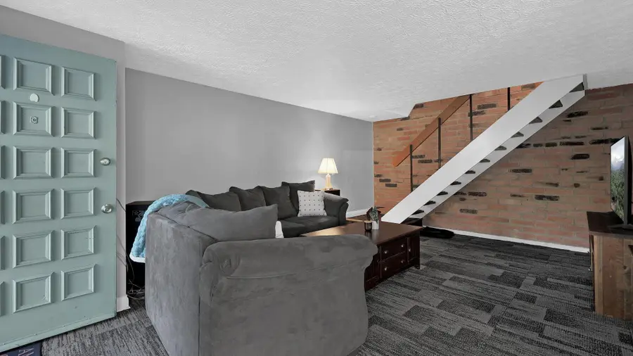 2509 Burgandy Lane, Columbus, OH 43232 - Image #3