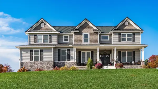 90 Louella Drive, Hebron, OH 43025