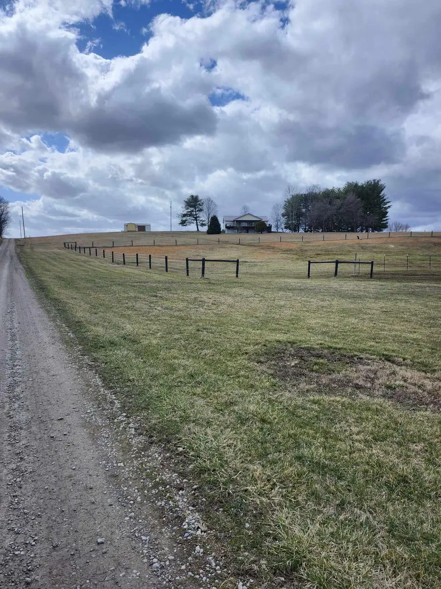 920 Hanna Lane, Londonderry, OH 45647 - Image #2