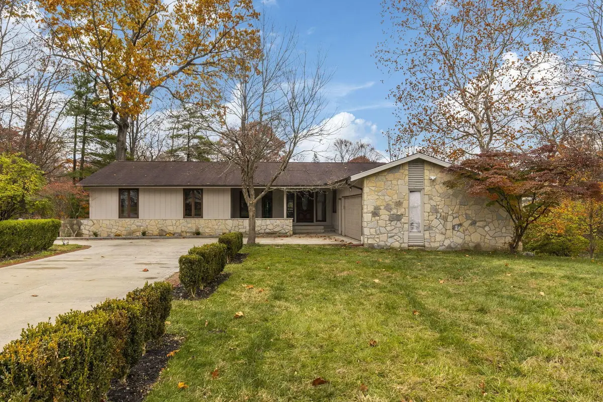 834 Persimmon Place, Columbus, OH 43213 - Image #1