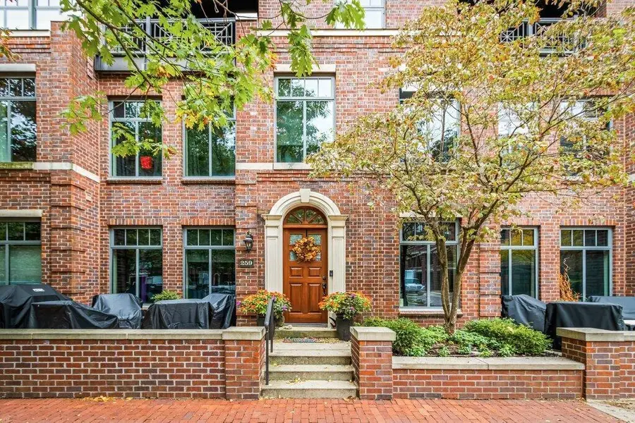 251 Daniel Burnham Square, Columbus, OH 43215 - Image #2