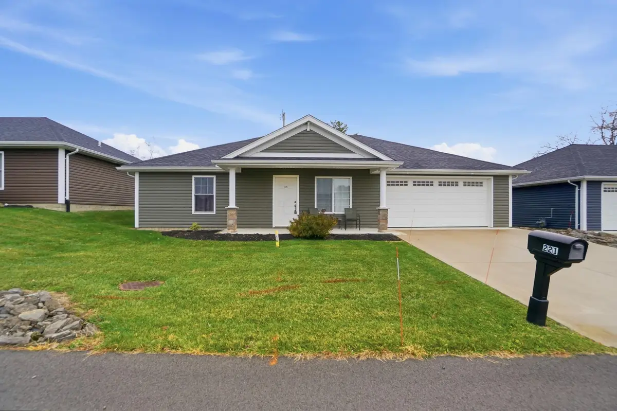 221 Falcon Street, Bellefontaine, OH 43311 - Image #1